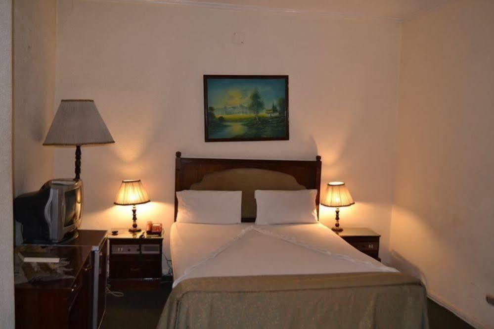 Kaoud Sporting Hotel 亚历山大港 外观 照片